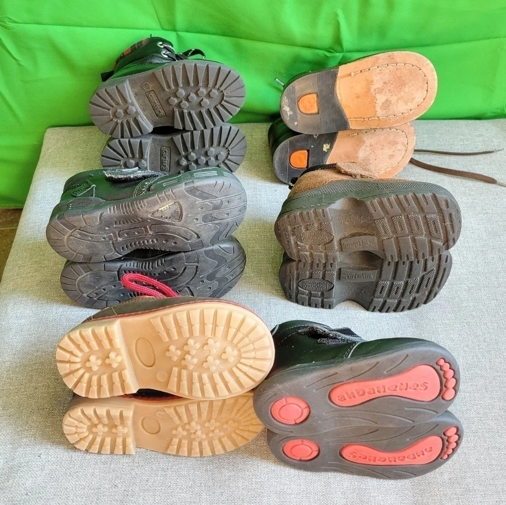 Bundle of 6 pairs of shoes for kids.‎